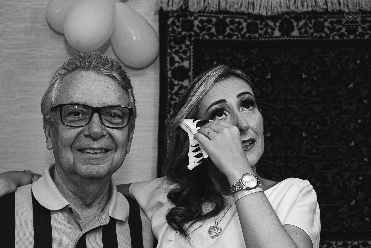 intimate wedding mini wedding feito em casa na cidade de santos fotografado pela fotografa premiada internacionalmente Nayara Andrade fotografia making of de noiva e noivo e jantar na casa da familia