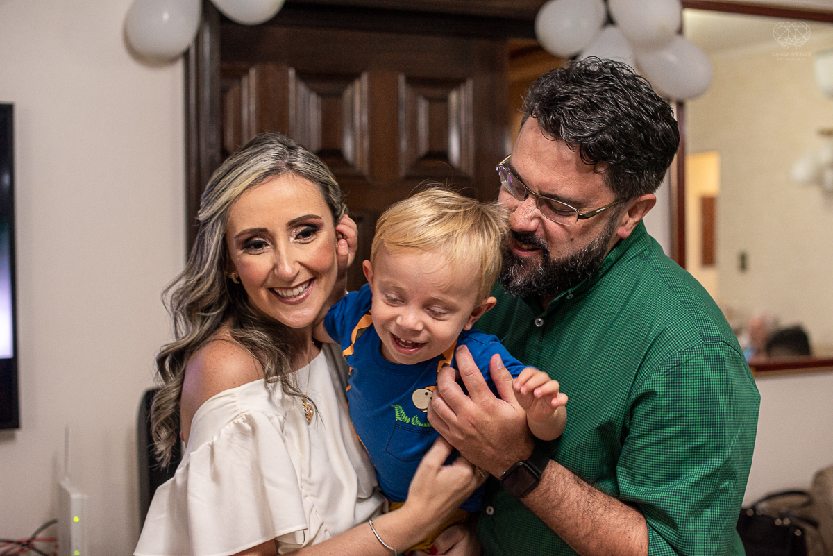 intimate wedding mini wedding feito em casa na cidade de santos fotografado pela fotografa premiada internacionalmente Nayara Andrade fotografia making of de noiva e noivo e jantar na casa da familia