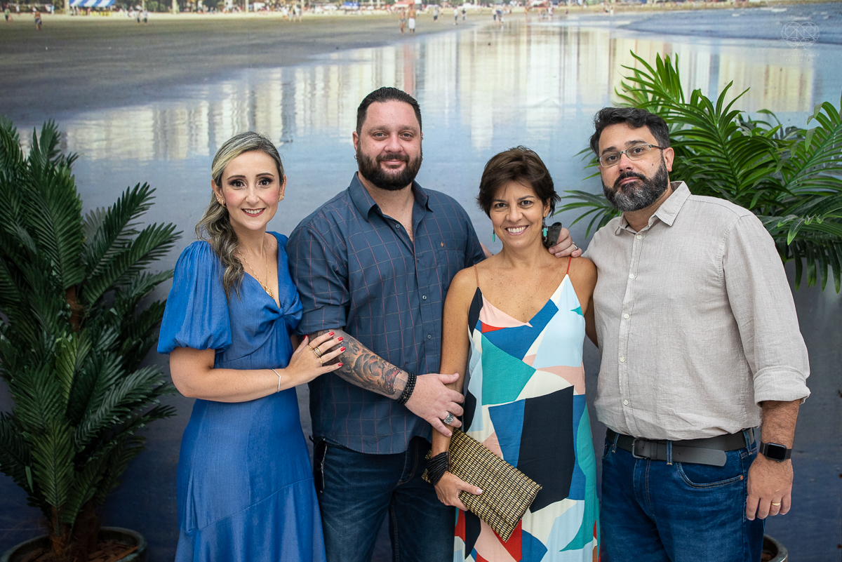 Fotografia de casamento civil cerimonia em meio a pandemia com mascara no cartorio de santos intimate wedding mini wedding feito em casa na cidade de santos fotografado pela fotografa premiada internacionalmente Nayara Andrade fotografia making of de noiv