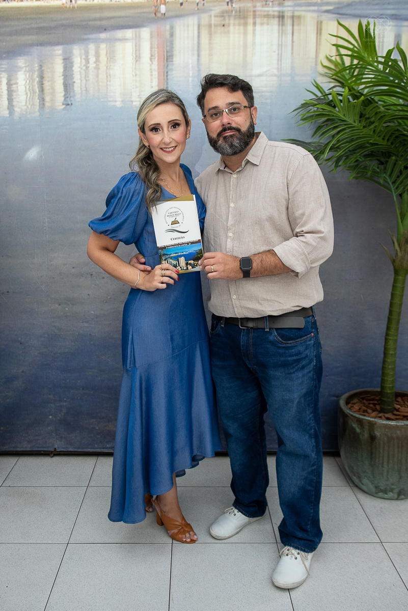 Fotografia de casamento civil cerimonia em meio a pandemia com mascara no cartorio de santos intimate wedding mini wedding feito em casa na cidade de santos fotografado pela fotografa premiada internacionalmente Nayara Andrade fotografia making of de noiv