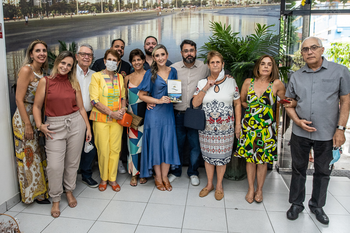 Fotografia de casamento civil cerimonia em meio a pandemia com mascara no cartorio de santos intimate wedding mini wedding feito em casa na cidade de santos fotografado pela fotografa premiada internacionalmente Nayara Andrade fotografia making of de noiv