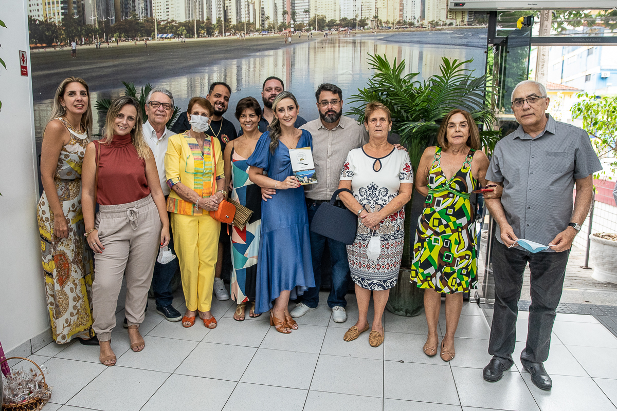 Fotografia de casamento civil cerimonia em meio a pandemia com mascara no cartorio de santos intimate wedding mini wedding feito em casa na cidade de santos fotografado pela fotografa premiada internacionalmente Nayara Andrade fotografia making of de noiv