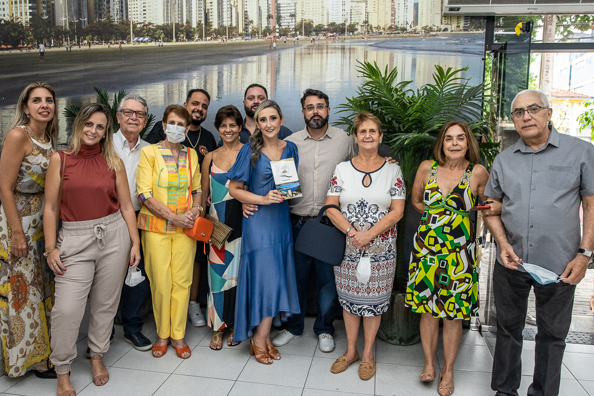 Fotografia de casamento civil cerimonia em meio a pandemia com mascara no cartorio de santos intimate wedding mini wedding feito em casa na cidade de santos fotografado pela fotografa premiada internacionalmente Nayara Andrade fotografia making of de noiv