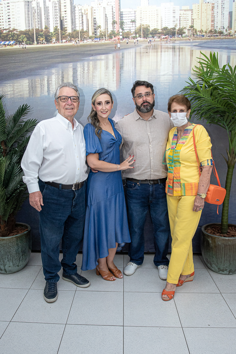 Fotografia de casamento civil cerimonia em meio a pandemia com mascara no cartorio de santos intimate wedding mini wedding feito em casa na cidade de santos fotografado pela fotografa premiada internacionalmente Nayara Andrade fotografia making of de noiv