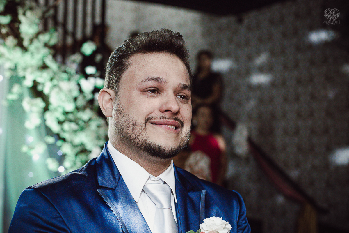 casamento classico noivo de terno azul noiva de coroa realizado no guaruja santos sao paulo pela fotografa Nayara Andrade premiada internacionalmente fotos com emoção e arte diferentes de tudo e exclusivas