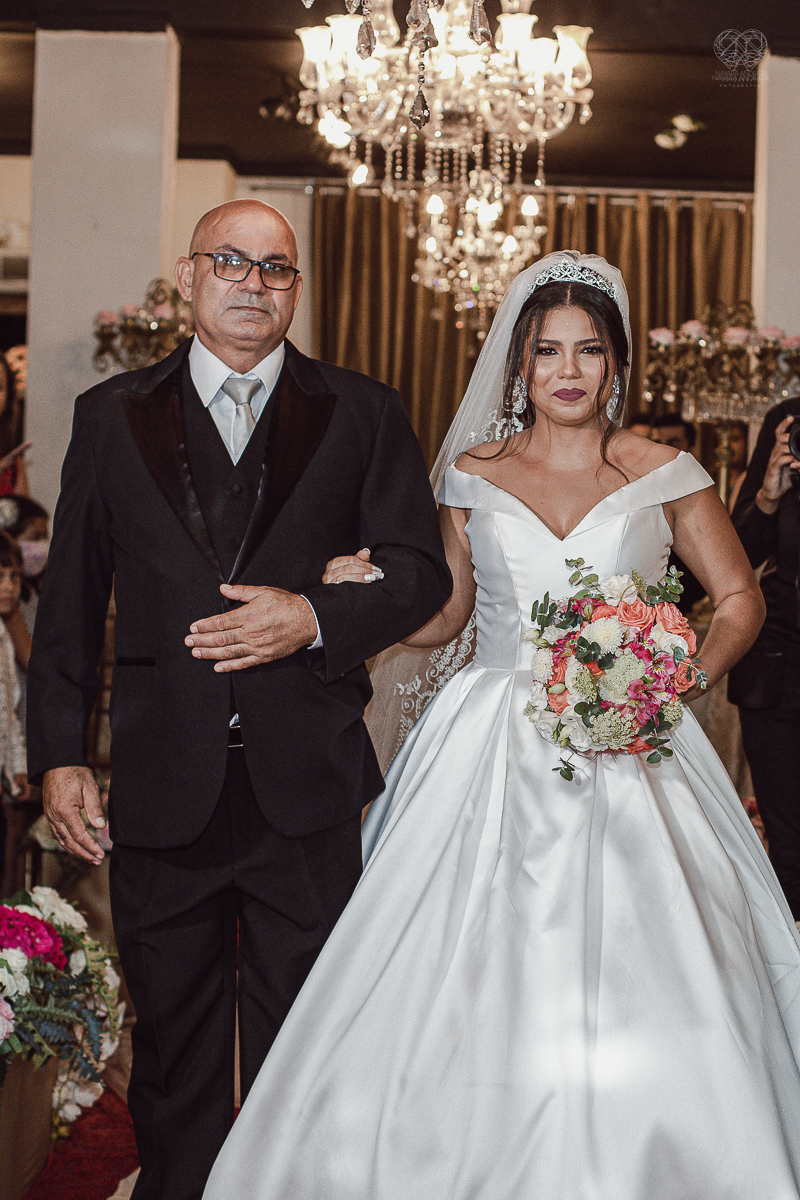 casamento classico noivo de terno azul noiva de coroa realizado no guaruja santos sao paulo pela fotografa Nayara Andrade premiada internacionalmente fotos com emoção e arte diferentes de tudo e exclusivas