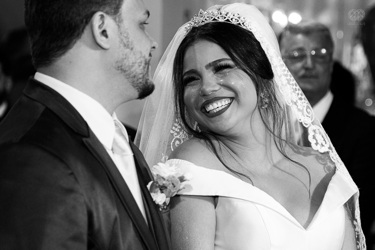 casamento classico noivo de terno azul noiva de coroa realizado no guaruja santos sao paulo pela fotografa Nayara Andrade premiada internacionalmente fotos com emoção e arte diferentes de tudo e exclusivas