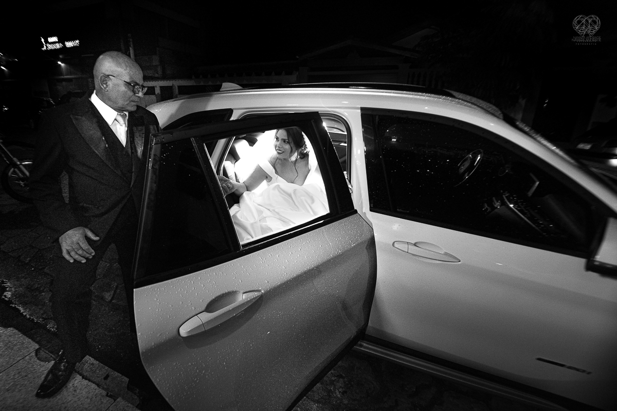 casamento classico noivo de terno azul noiva de coroa realizado no guaruja santos sao paulo pela fotografa Nayara Andrade premiada internacionalmente fotos com emoção e arte diferentes de tudo e exclusivas