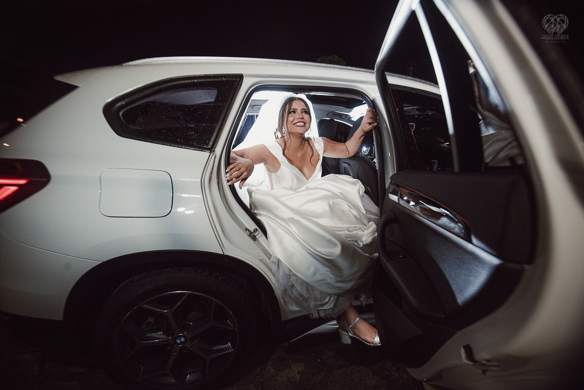 casamento classico noivo de terno azul noiva de coroa realizado no guaruja santos sao paulo pela fotografa Nayara Andrade premiada internacionalmente fotos com emoção e arte diferentes de tudo e exclusivas
