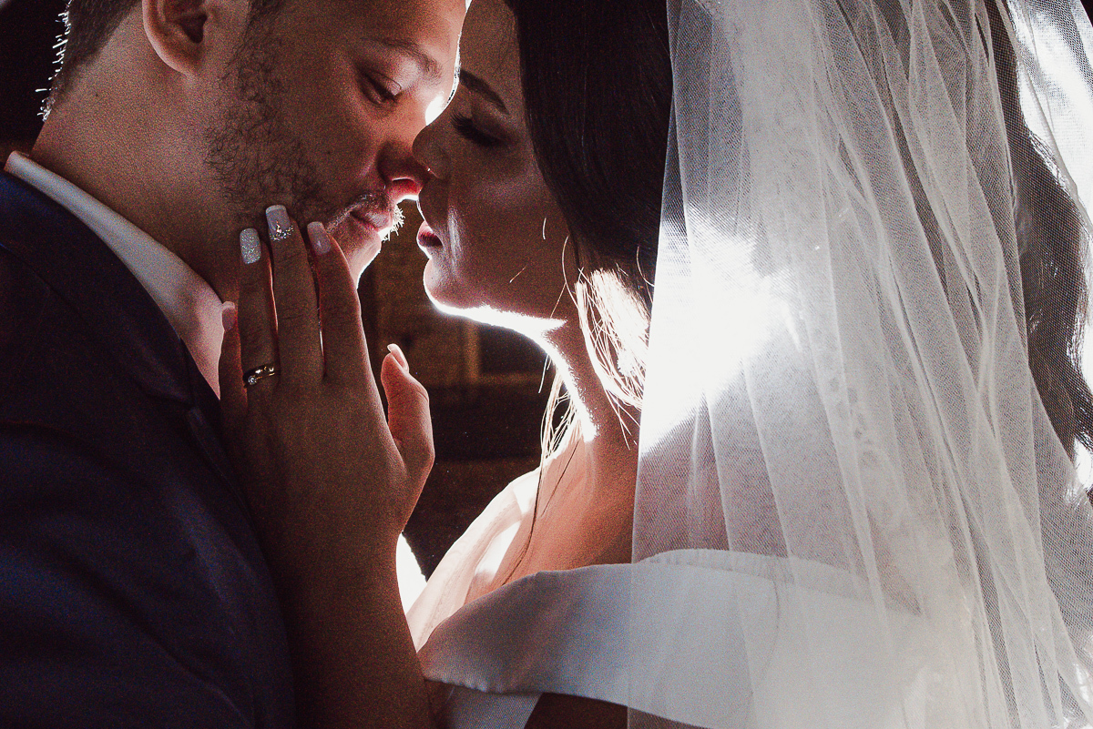 casamento classico noivo de terno azul noiva de coroa realizado no guaruja santos sao paulo pela fotografa Nayara Andrade premiada internacionalmente fotos com emoção e arte diferentes de tudo e exclusivas