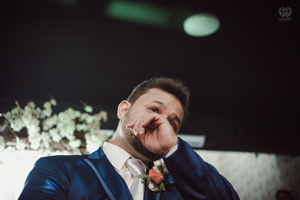 casamento classico noivo de terno azul noiva de coroa realizado no guaruja santos sao paulo pela fotografa Nayara Andrade premiada internacionalmente