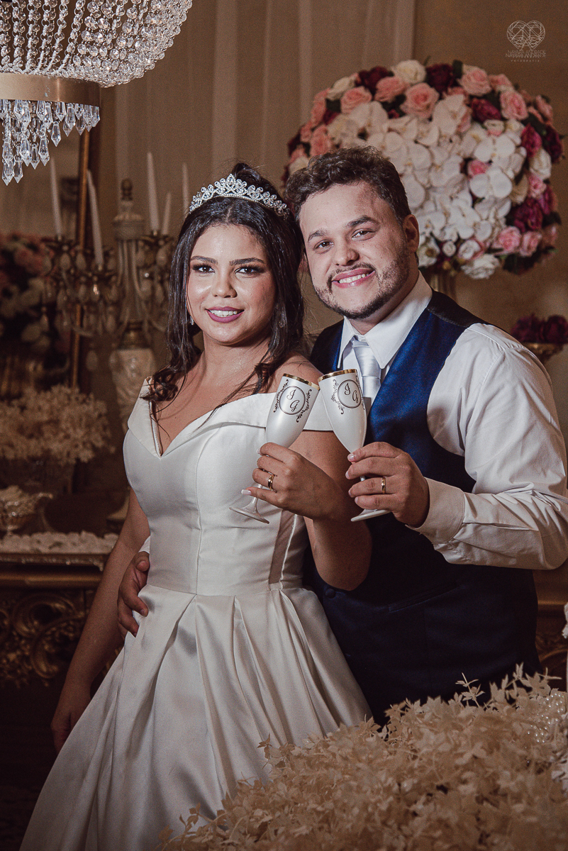 casamento classico noivo de terno azul noiva de coroa realizado no guaruja santos sao paulo pela fotografa Nayara Andrade premiada internacionalmente fotos com emoção e arte diferentes de tudo e exclusivas