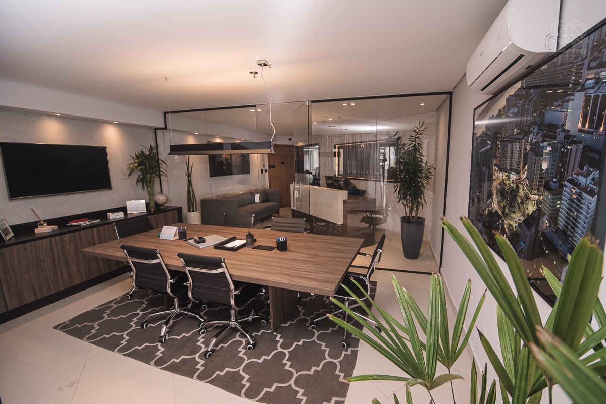 Fotos de escritorios, empresas para banco de imagens e uso pessoal em redes sociais. Fotos de branding de posicionamento em santos sao paulo feitas pela fotografa Nayara Andrade fotografa premiada internacionalmente
