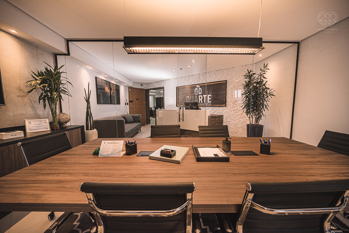 Fotos de escritorios, empresas para banco de imagens e uso pessoal em redes sociais. Fotos de branding de posicionamento em santos sao paulo feitas pela fotografa Nayara Andrade fotografa premiada internacionalmente