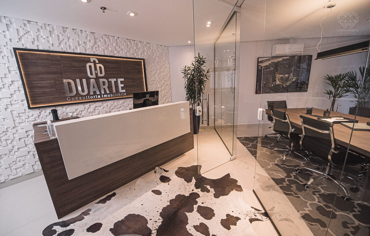 Fotos de escritorios, empresas para banco de imagens e uso pessoal em redes sociais. Fotos de branding de posicionamento em santos sao paulo feitas pela fotografa Nayara Andrade fotografa premiada internacionalmente