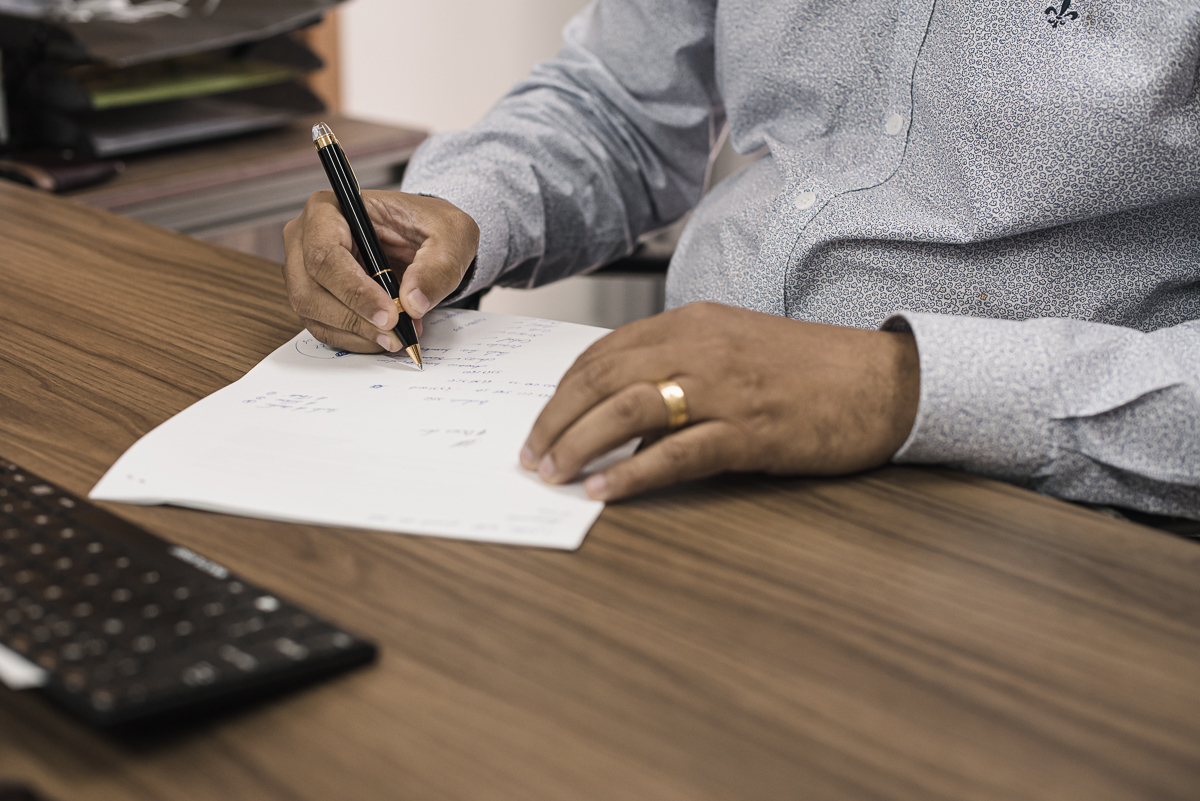 Fotos de escritorios, empresas para banco de imagens e uso pessoal em redes sociais. Fotos de branding de posicionamento em santos sao paulo feitas pela fotografa Nayara Andrade fotografa premiada internacionalmente