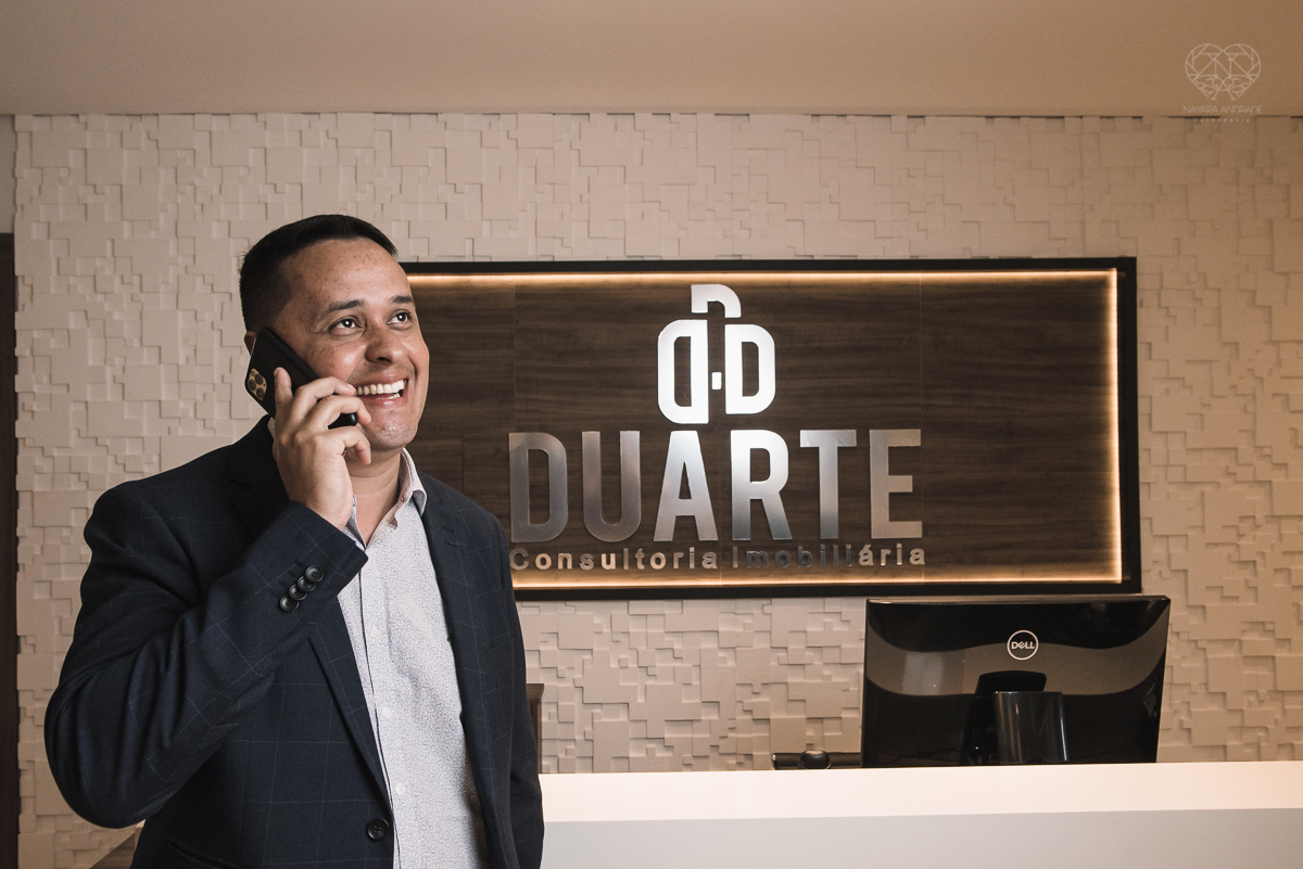 Fotos de escritorios, empresas para banco de imagens e uso pessoal em redes sociais. Fotos de branding de posicionamento em santos sao paulo feitas pela fotografa Nayara Andrade fotografa premiada internacionalmente