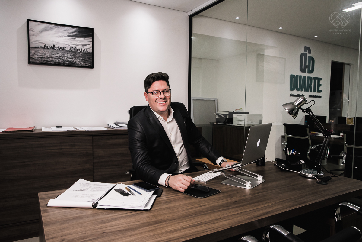 Fotos de escritorios, empresas para banco de imagens e uso pessoal em redes sociais. Fotos de branding de posicionamento em santos sao paulo feitas pela fotografa Nayara Andrade fotografa premiada internacionalmente