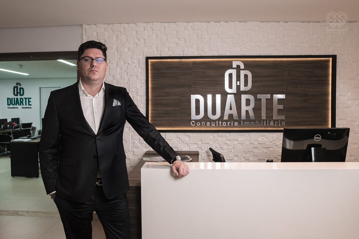 Fotos de escritorios, empresas para banco de imagens e uso pessoal em redes sociais. Fotos de branding de posicionamento em santos sao paulo feitas pela fotografa Nayara Andrade fotografa premiada internacionalmente