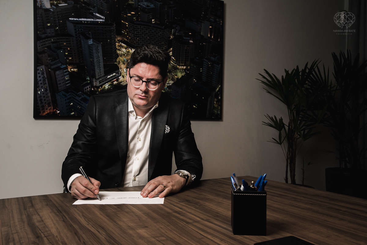 Fotos de escritorios, empresas para banco de imagens e uso pessoal em redes sociais. Fotos de branding de posicionamento em santos sao paulo feitas pela fotografa Nayara Andrade fotografa premiada internacionalmente