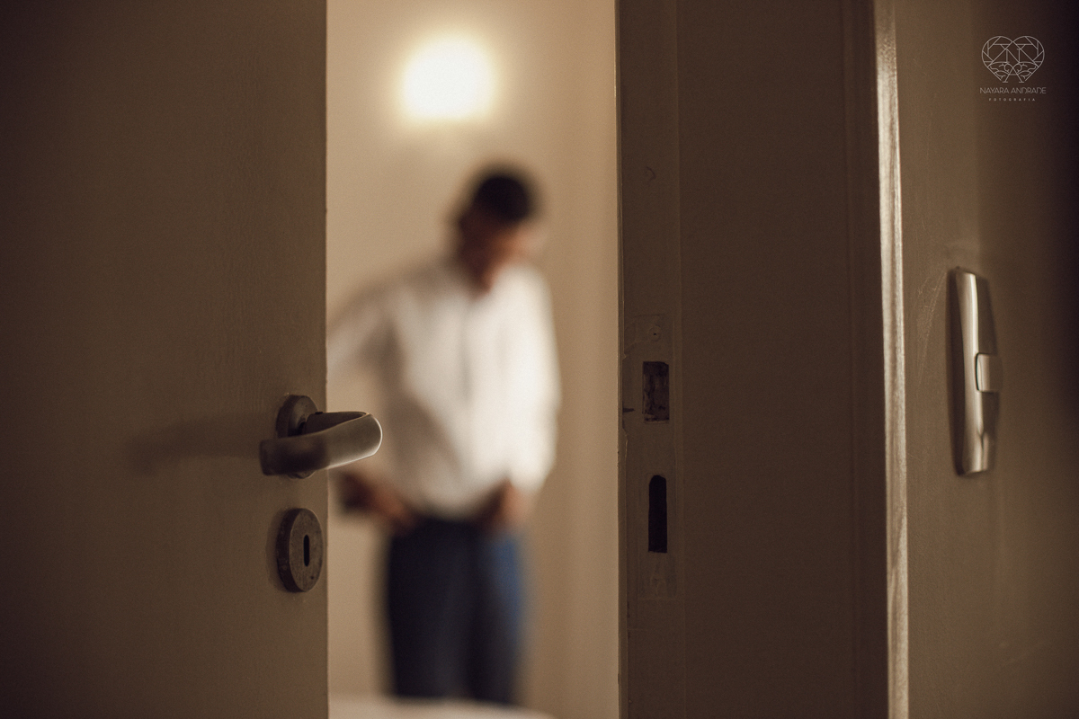 makinf od noivo passo a passo inspiração para homens foto de noivo se trocando no dia do casamento santos sao paulo fotografa premiada nayara andrade