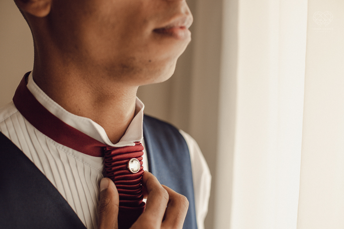 makinf od noivo passo a passo inspiração para homens foto de noivo se trocando no dia do casamento santos sao paulo fotografa premiada nayara andrade