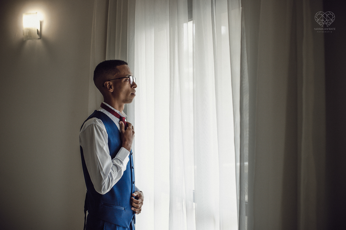 makinf od noivo passo a passo inspiração para homens foto de noivo se trocando no dia do casamento santos sao paulo fotografa premiada nayara andrade