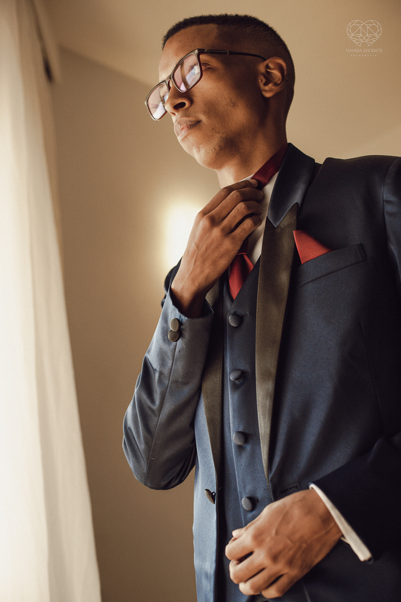 makinf od noivo passo a passo inspiração para homens foto de noivo se trocando no dia do casamento santos sao paulo fotografa premiada nayara andrade