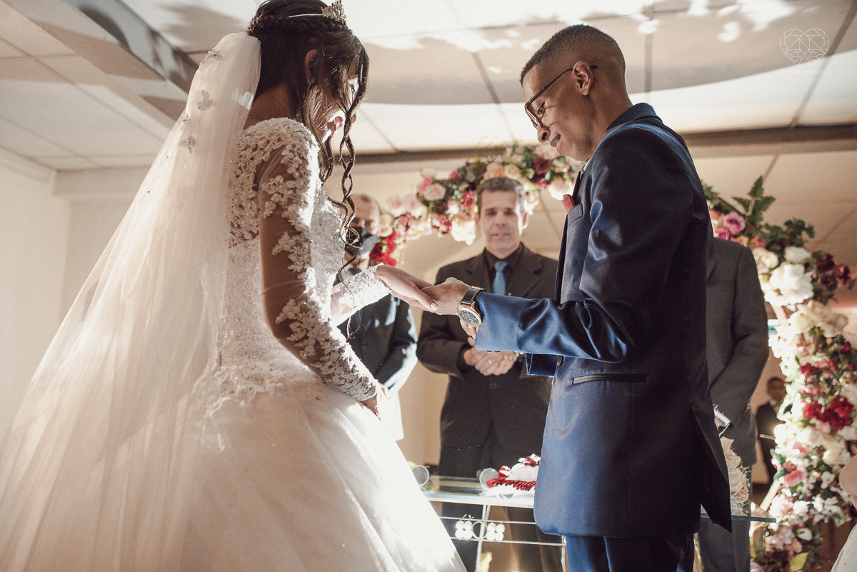 casamento classico na cidade de santos fotos no centro de santos festa na dock santos casal da congregaçao crista no brasil e fotos artisticas surpreendentes e inspiracao fotografa nayara andrade