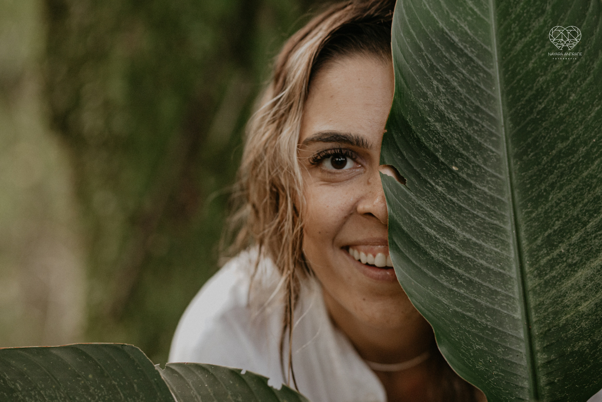 ensaio feminino naturalista mulher na cachoeira nua em poses de yoga beleza feminina ao natural boudoir fotos nayara andrade retratos de mulher