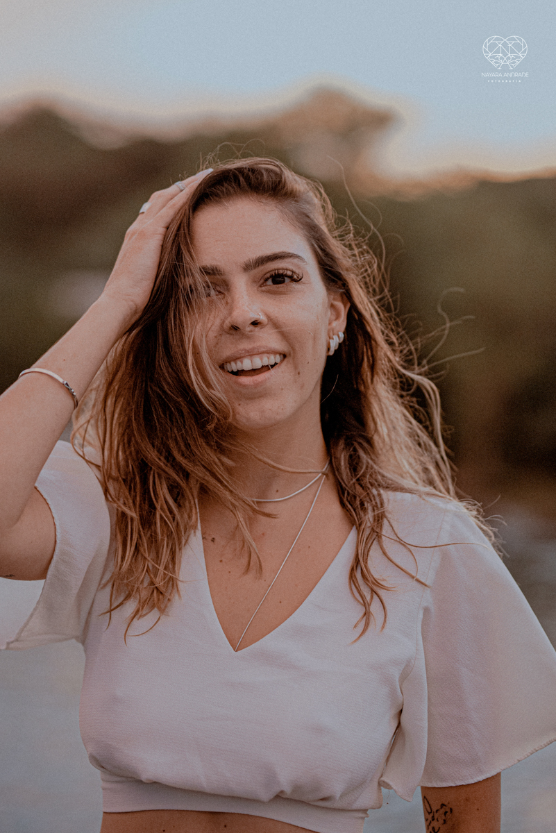 ensaio feminino naturalista mulher na cachoeira nua em poses de yoga beleza feminina ao natural boudoir fotos nayara andrade retratos de mulher