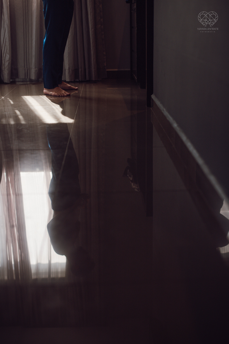 casamento classico emsantos com noivo de terno azul e noiva princesa fotos da fotografa premiada Nayara Andrade no coraçao de maria em santos igreja e festa no Sirio Libanes wedding centro de santos sao paulo