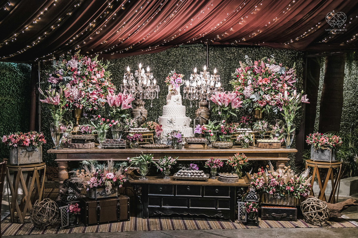 Inspiracao de decoracao de casamento com luzes no teto rustica classica e romantica com flores rosas casamento classico com luzes e lustres no buffet napoleao em sao paulo fotografia de casamento pela fotografa premiada mundialmente nayara andrade da cida