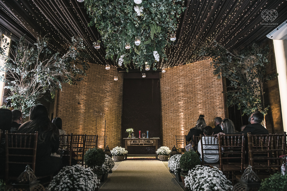 Inspiracao de decoracao de casamento com luzes no teto rustica classica e romantica com flores rosas casamento classico com luzes e lustres no buffet napoleao em sao paulo fotografia de casamento pela fotografa premiada mundialmente nayara andrade da cida