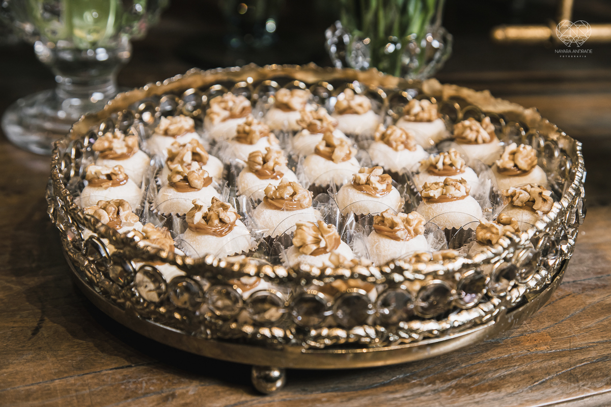 Inspiracao de decoracao de casamento com luzes no teto rustica classica e romantica com flores rosas casamento classico com luzes e lustres no buffet napoleao em sao paulo fotografia de casamento pela fotografa premiada mundialmente nayara andrade da cida