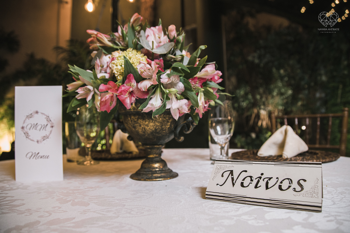 Inspiracao de decoracao de casamento com luzes no teto rustica classica e romantica com flores rosas casamento classico com luzes e lustres no buffet napoleao em sao paulo fotografia de casamento pela fotografa premiada mundialmente nayara andrade da cida