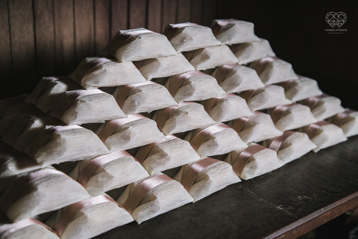 vInspiracao de decoracao de casamento com luzes no teto rustica classica e romantica com flores rosas casamento classico com luzes e lustres no buffet napoleao em sao paulo fotografia de casamento pela fotografa premiada mundialmente nayara andrade da cid