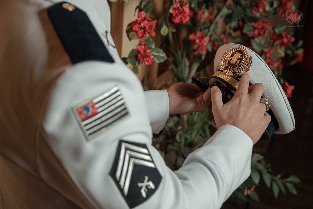 Making of de noiva b ela classica com veu e mantilha maquiagem  leve e vestido com renda noiva classica e fotografia de casamento pela fotografa mundialmente premiada nayara andrade