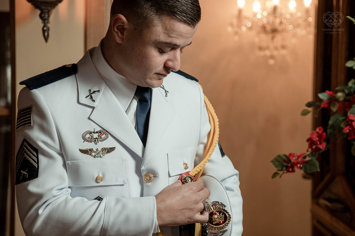 Making of de noiva b ela classica com veu e mantilha maquiagem  leve e vestido com renda noiva classica e fotografia de casamento pela fotografa mundialmente premiada nayara andrade