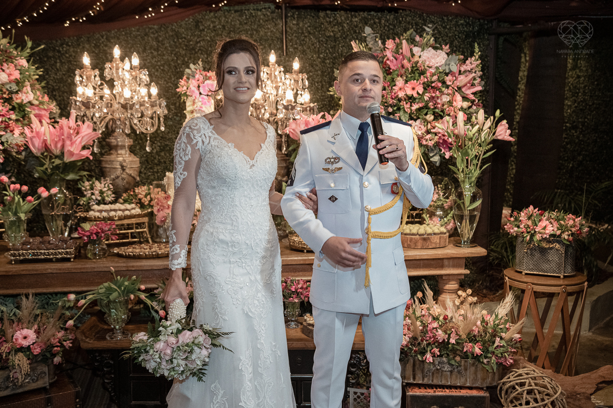 casamento classico com luzes e lustres no buffet napoleao em sao paulo fotografia de casamento pela fotografa premiada mundialmente nayara andrade da cidade de santos inspiraçao de casamento decoraçao classica