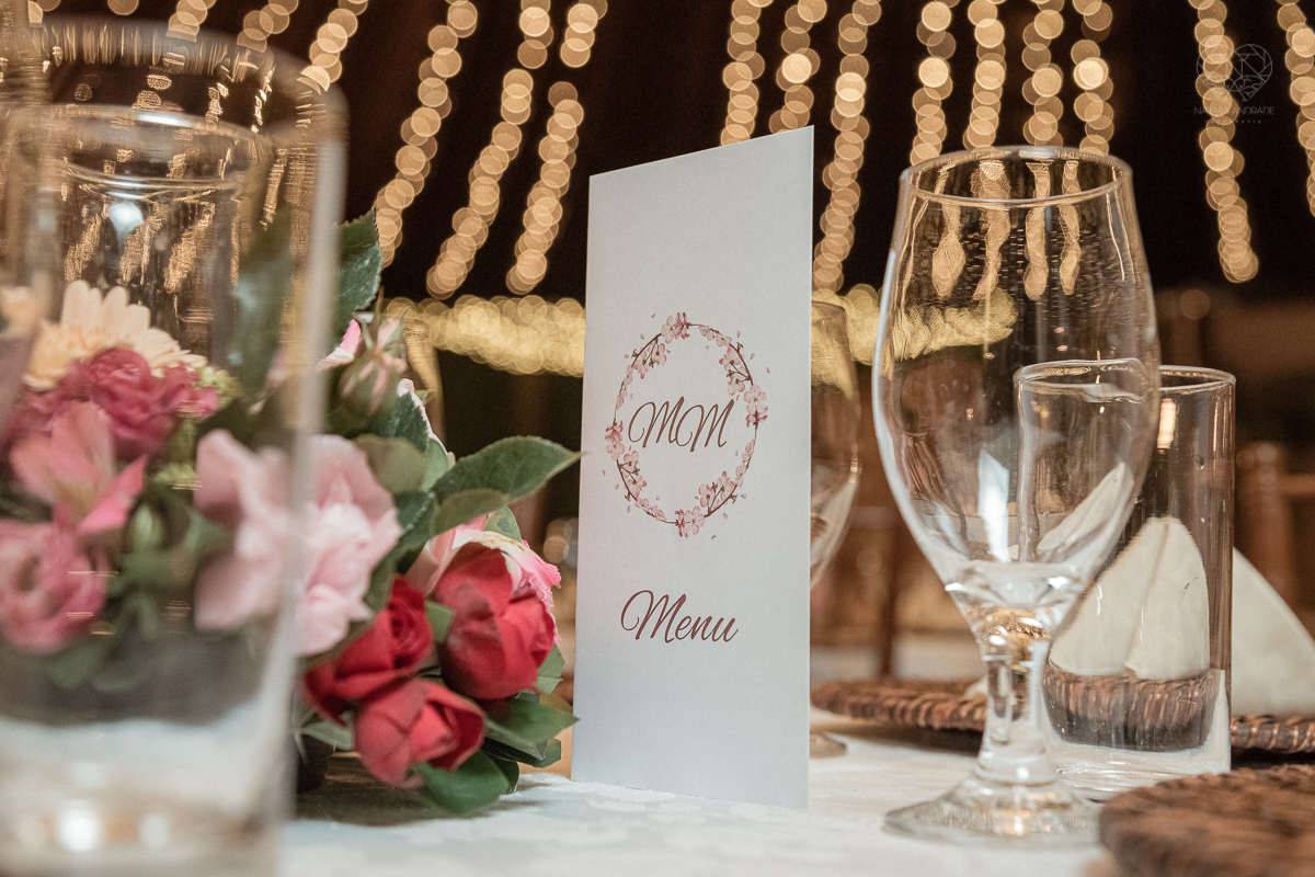 Inspiracao de decoracao de casamento com luzes no teto rustica classica e romantica com flores rosas casamento classico com luzes e lustres no buffet napoleao em sao paulo fotografia de casamento pela fotografa premiada mundialmente nayara andrade da cida