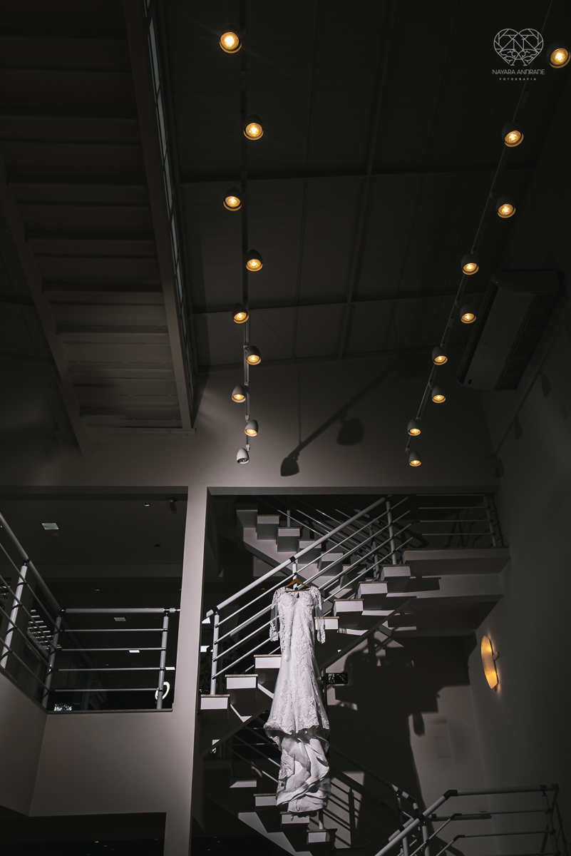 casamento classico com luzes e lustres no buffet napoleao em sao paulo fotografia de casamento pela fotografa premiada mundialmente nayara andrade da cidade de santos inspiraçao de casamento decoraçao classica