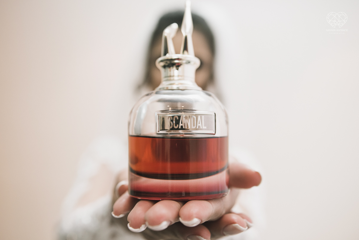 Making of de noiva b ela classica com veu e mantilha maquiagem  leve e vestido com renda noiva classica e fotografia de casamento pela fotografa mundialmente premiada nayara andrade