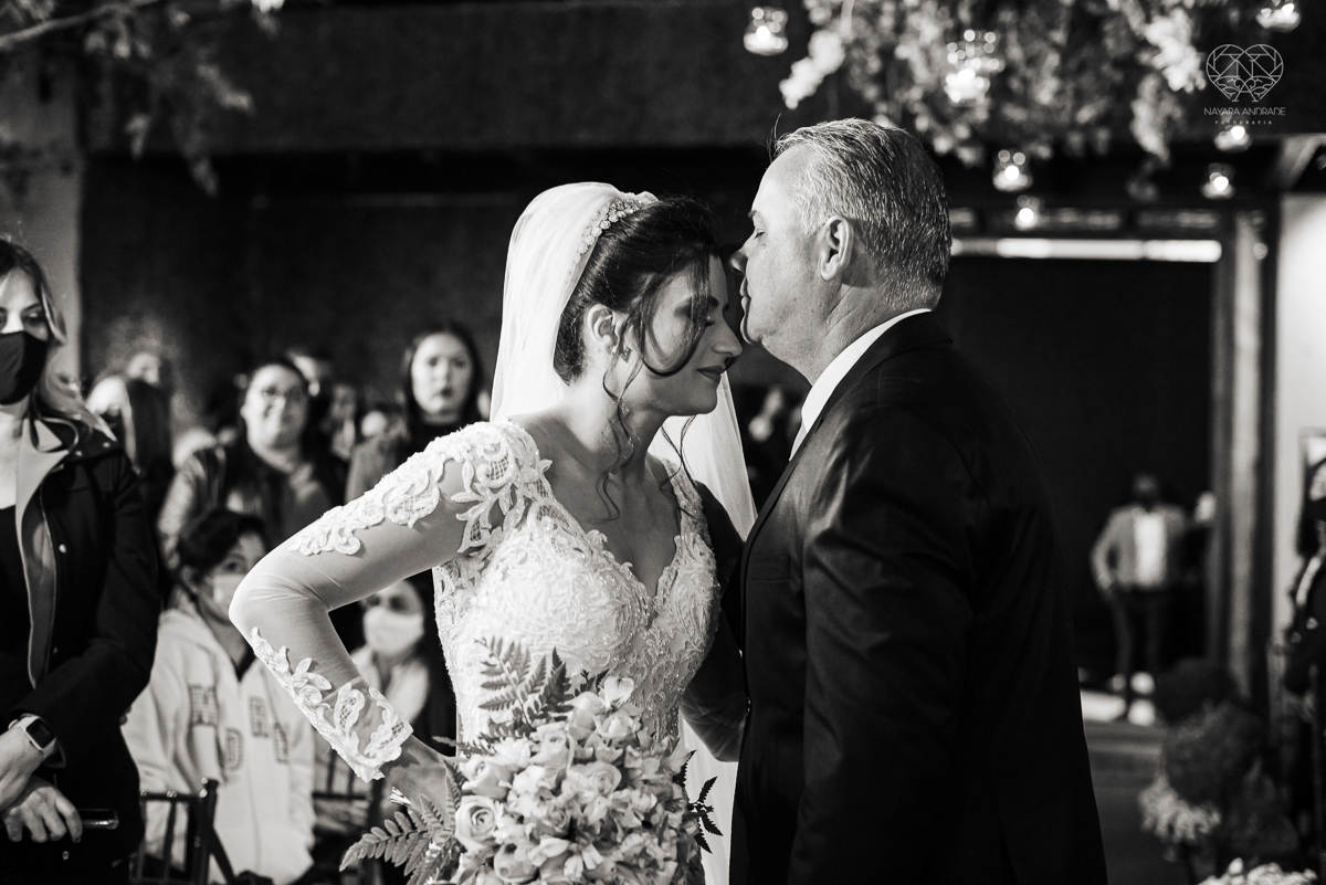 casamento classico com luzes e lustres no buffet napoleao em sao paulo fotografia de casamento pela fotografa premiada mundialmente nayara andrade da cidade de santos inspiraçao de casamento decoraçao classica