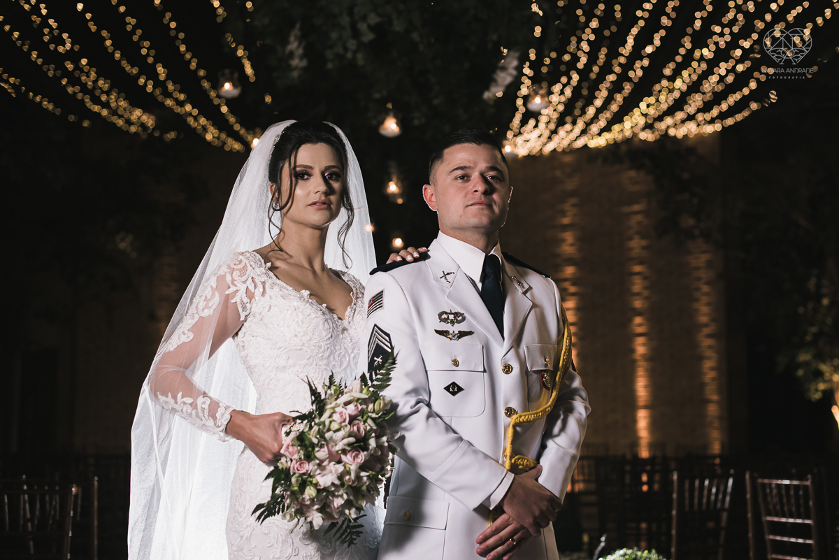 casamento classico com luzes e lustres no buffet napoleao em sao paulo fotografia de casamento pela fotografa premiada mundialmente nayara andrade da cidade de santos inspiraçao de casamento decoraçao classica