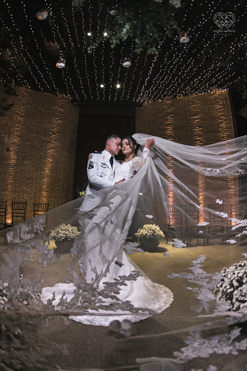 casamento classico com luzes e lustres no buffet napoleao em sao paulo fotografia de casamento pela fotografa premiada mundialmente nayara andrade da cidade de santos inspiraçao de casamento decoraçao classica