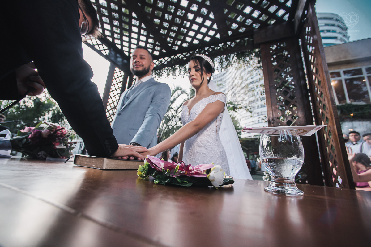 casamento de dia no por do Sol em Santos Sao Vicente no espaço Plataforma fotos emocionanete pela fotografa premiada internacionalmente Nayara Andrade fotos de inspiraçao