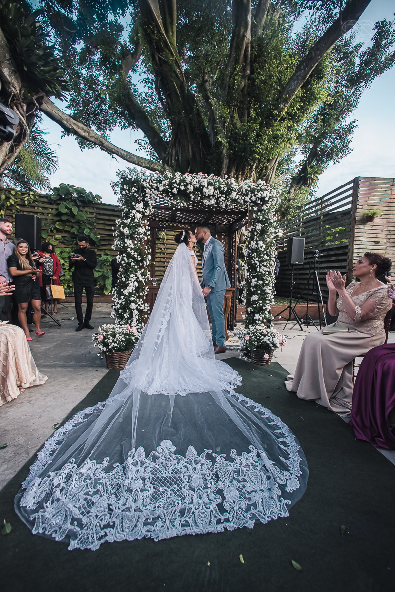 casamento de dia no por do Sol em Santos Sao Vicente no espaço Plataforma fotos emocionanete pela fotografa premiada internacionalmente Nayara Andrade fotos de inspiraçao