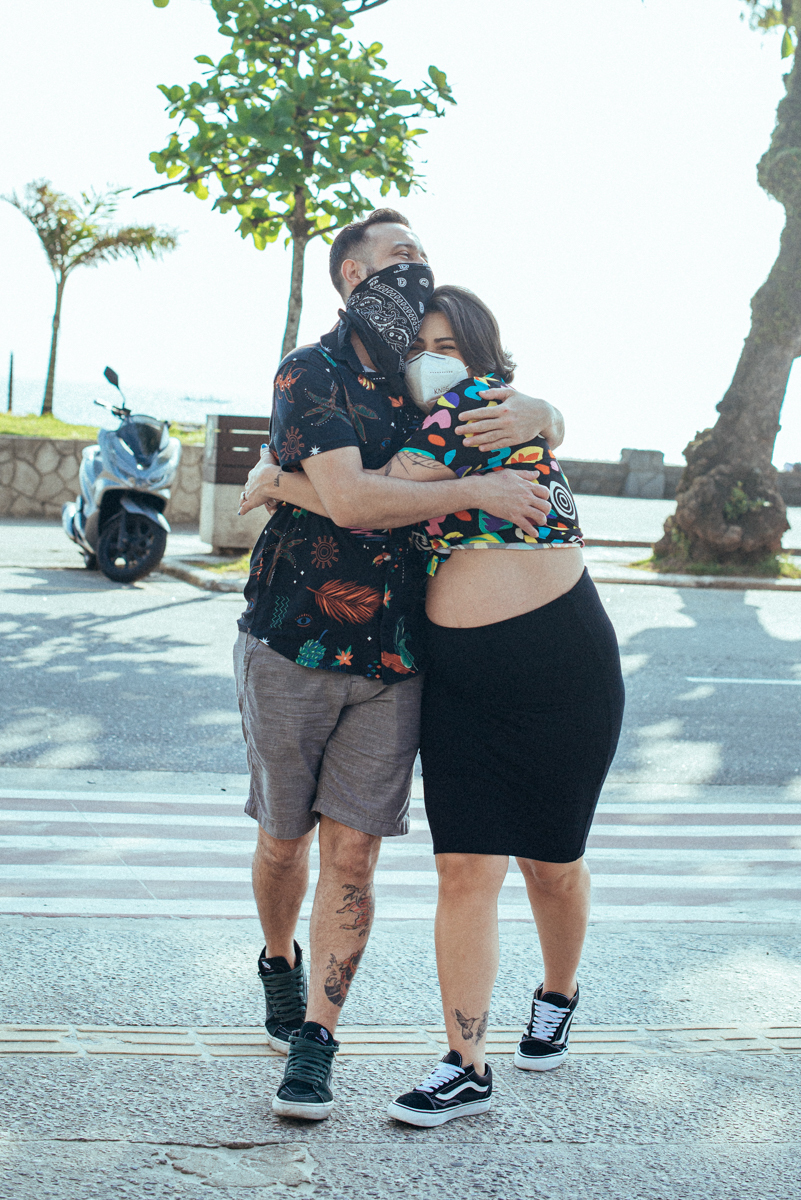 Ensaio gestante feito na praia de santos  litoral de sao paulo pela fotografa premiada nayara andrade fotos leves naturais e com emoçao mulher gravida inspiraçao de fotos  gravidez na praia