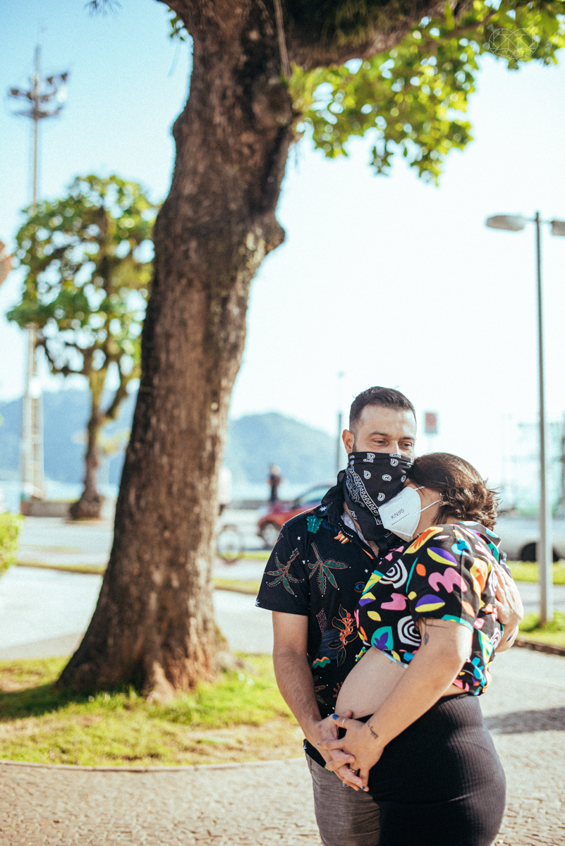 Ensaio gestante feito na praia de santos  litoral de sao paulo pela fotografa premiada nayara andrade fotos leves naturais e com emoçao mulher gravida inspiraçao de fotos  gravidez na praia